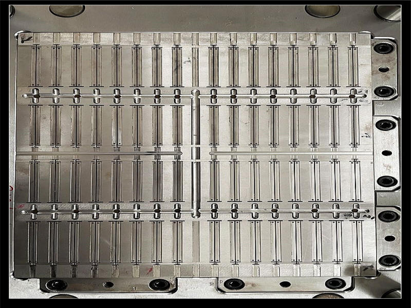1出64注射器推杆模具注塑注射器推杆模具设计